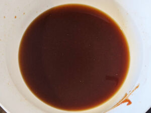 Recette de la sauce tonkatsu - etape 1 - mélange des ingrédients de la sauce