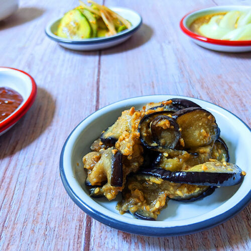 Sauté d'aubergine au Doenjang / Kaji Muchim / 가지무침 Yun's