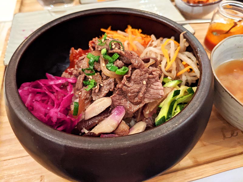 bibimbap de boeuf au restaurant coréen lyonnais le gout de kyun