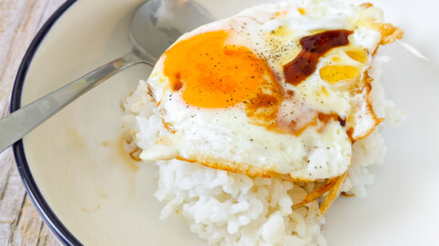 Riz, oeuf au plat et sauce soja / Ganjang Gyeran Bap Yun's