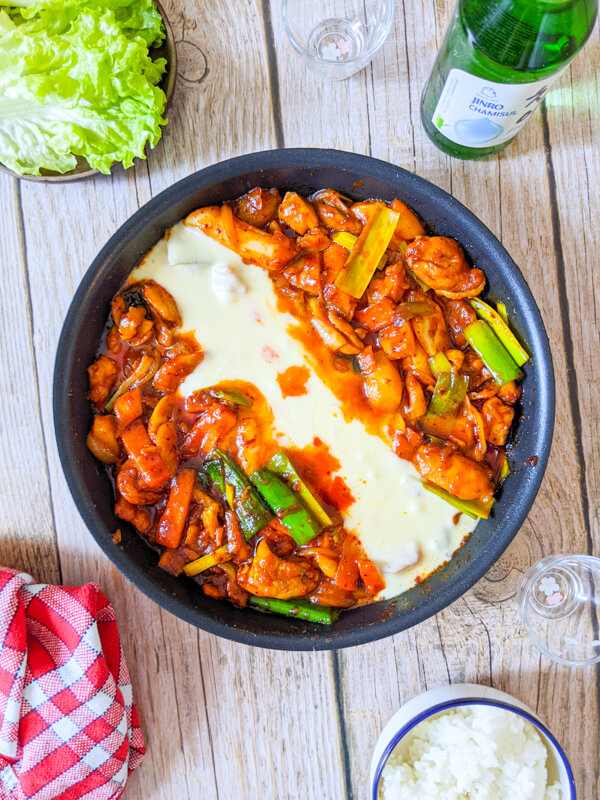 dakgalbi plat de poulet à la sauce piquante coréen