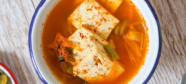 Kongnamul Kimchi Guk - Soupe de kimchi aux pousses de soja